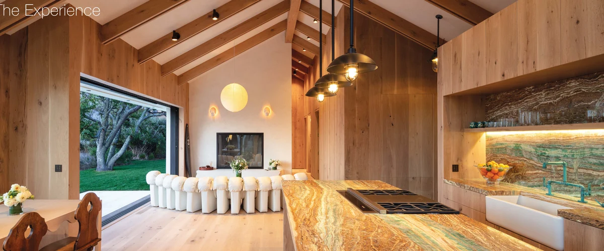 Residência de alto padrão com iluminação e automação Lutron integradas à arquitetura