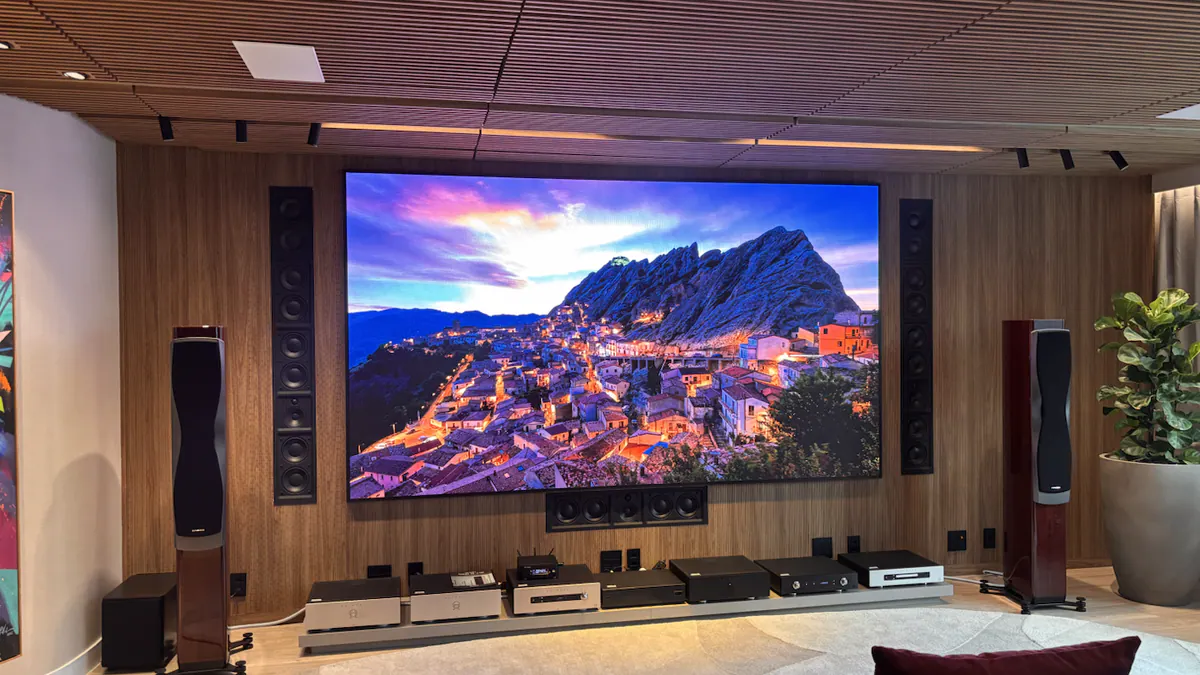 Painel de LED indoor instalado em um home cinema